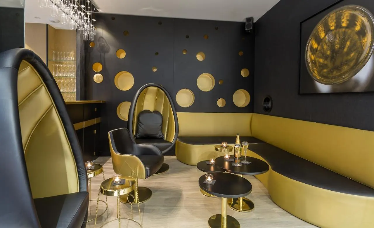 Hotel Les Bulles De Paris 4*,