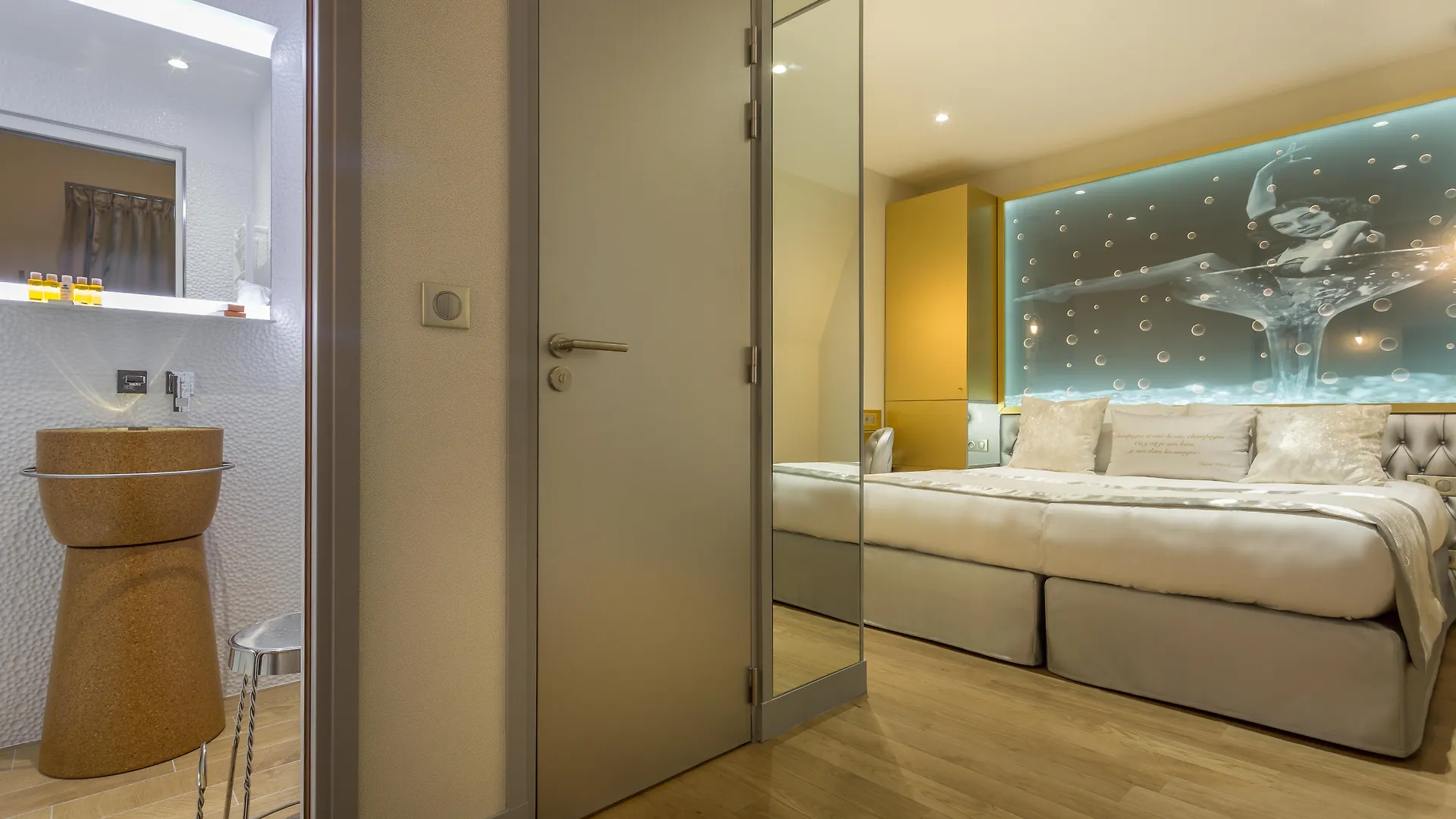 Hotel Les Bulles De Париж 4*,  Франция