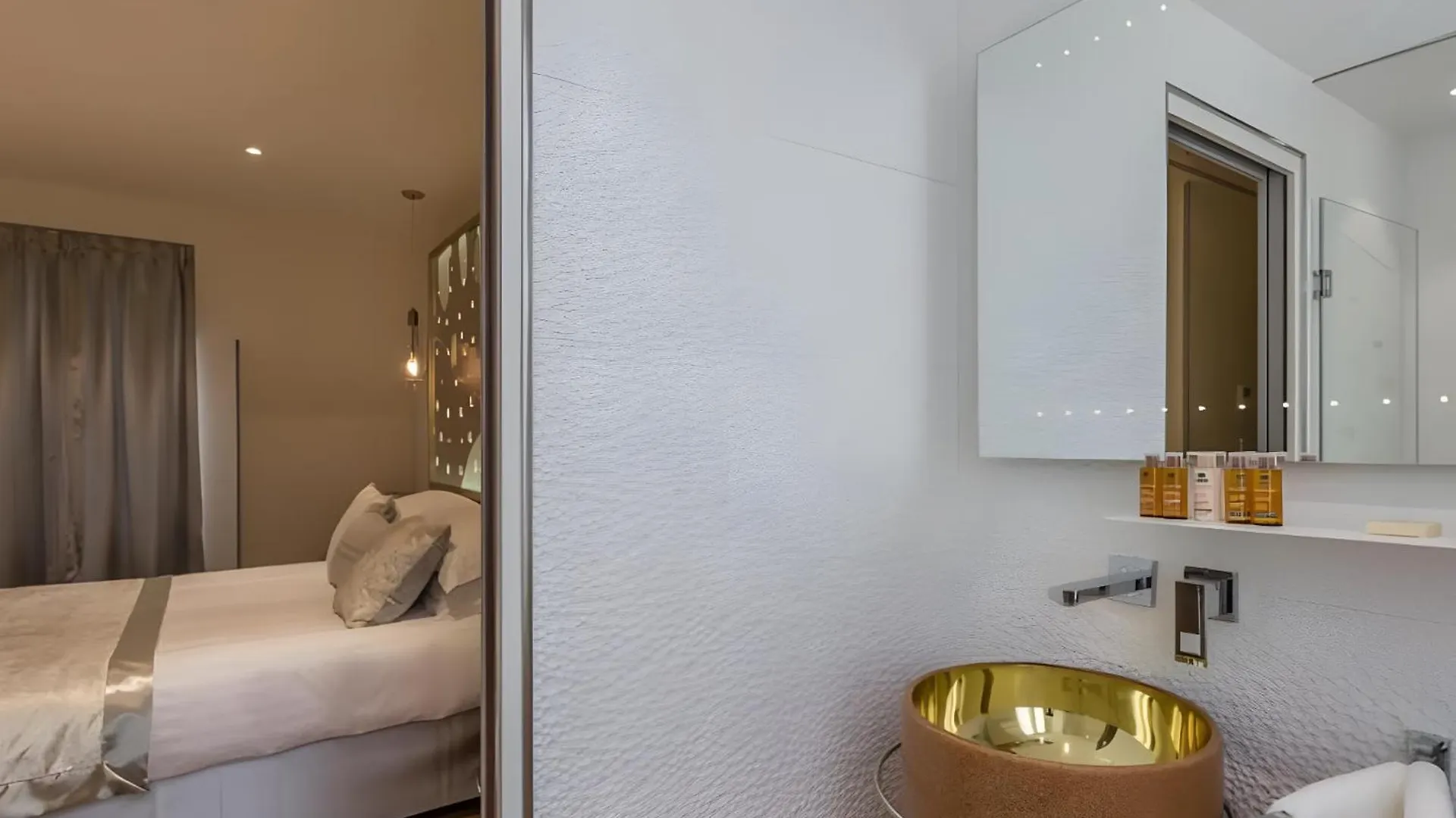 Hotel Les Bulles De Париж 4*,